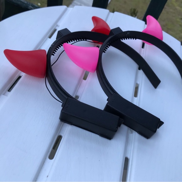 2 Novelty Costume Light Up Horn Little Devil Headbands Works Great Bush Gardens - Picture 1 of 12